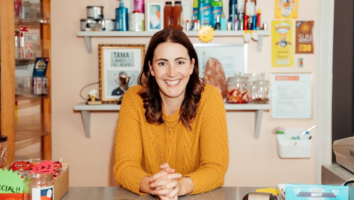 actor Hayley Sproull large photo