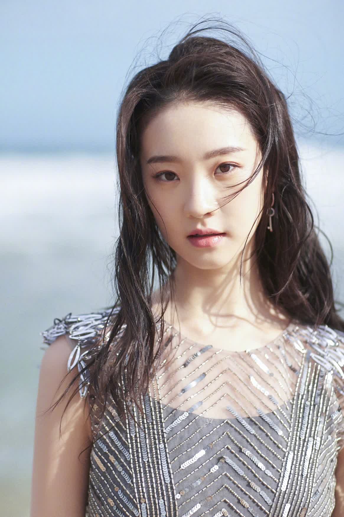 actor Yifan Zhang large photo