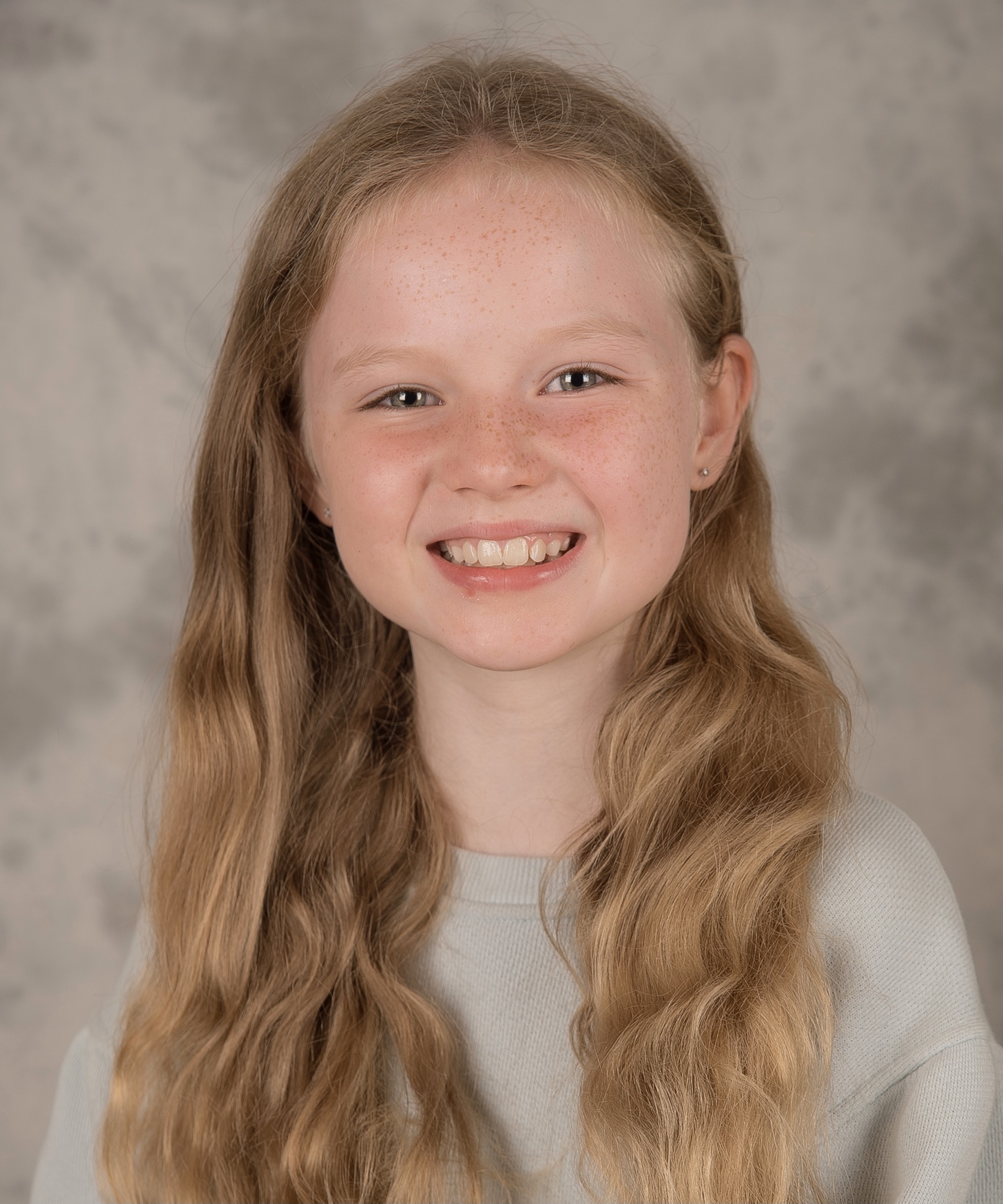 actor Molly McCann large photo