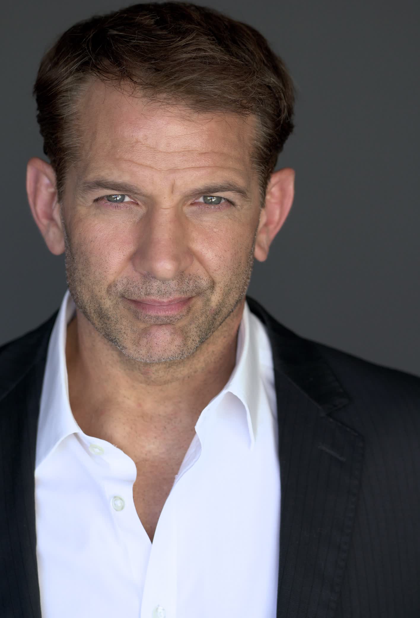 actor Chris Devlin large photo