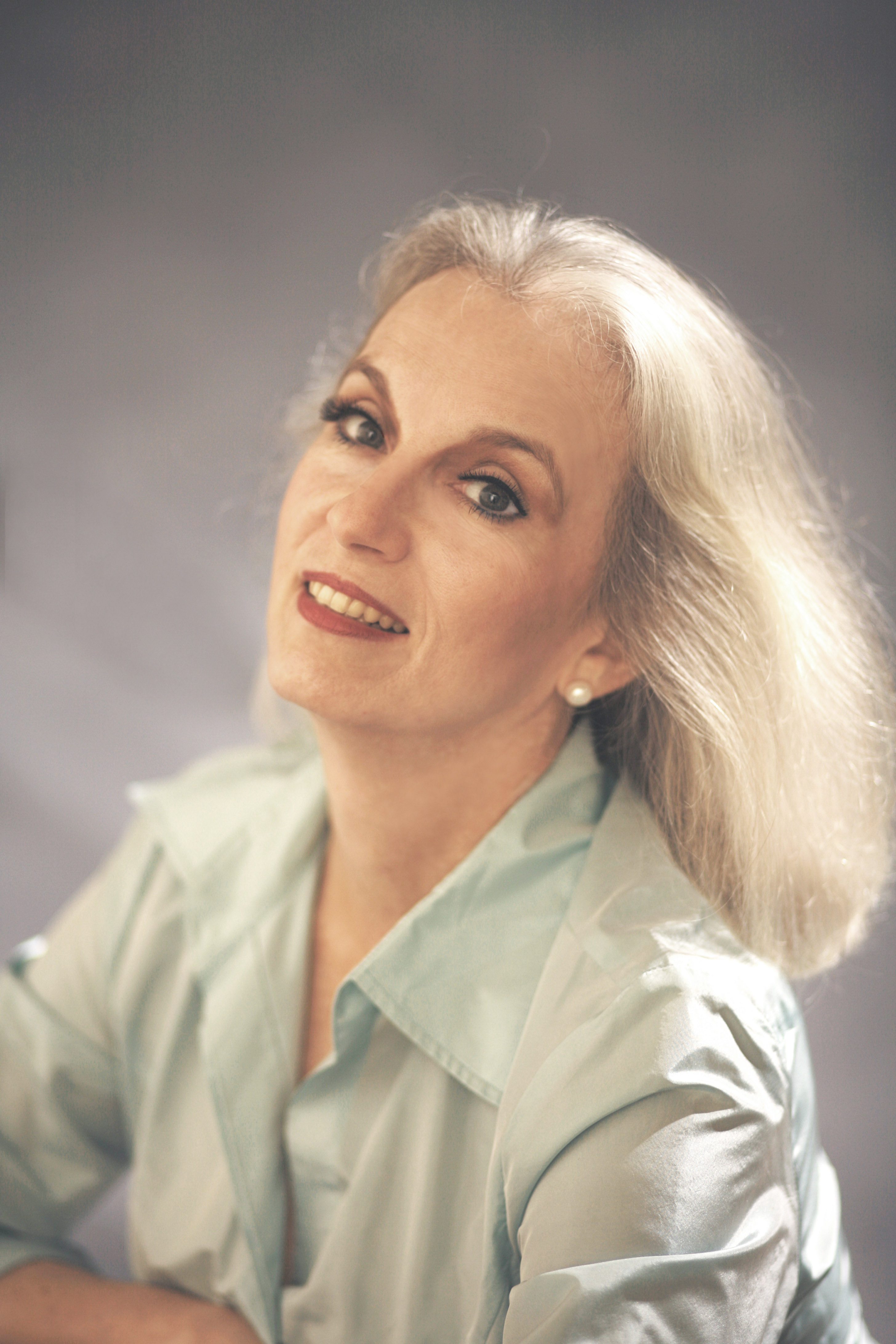 actor Alexandra Montgomery large photo