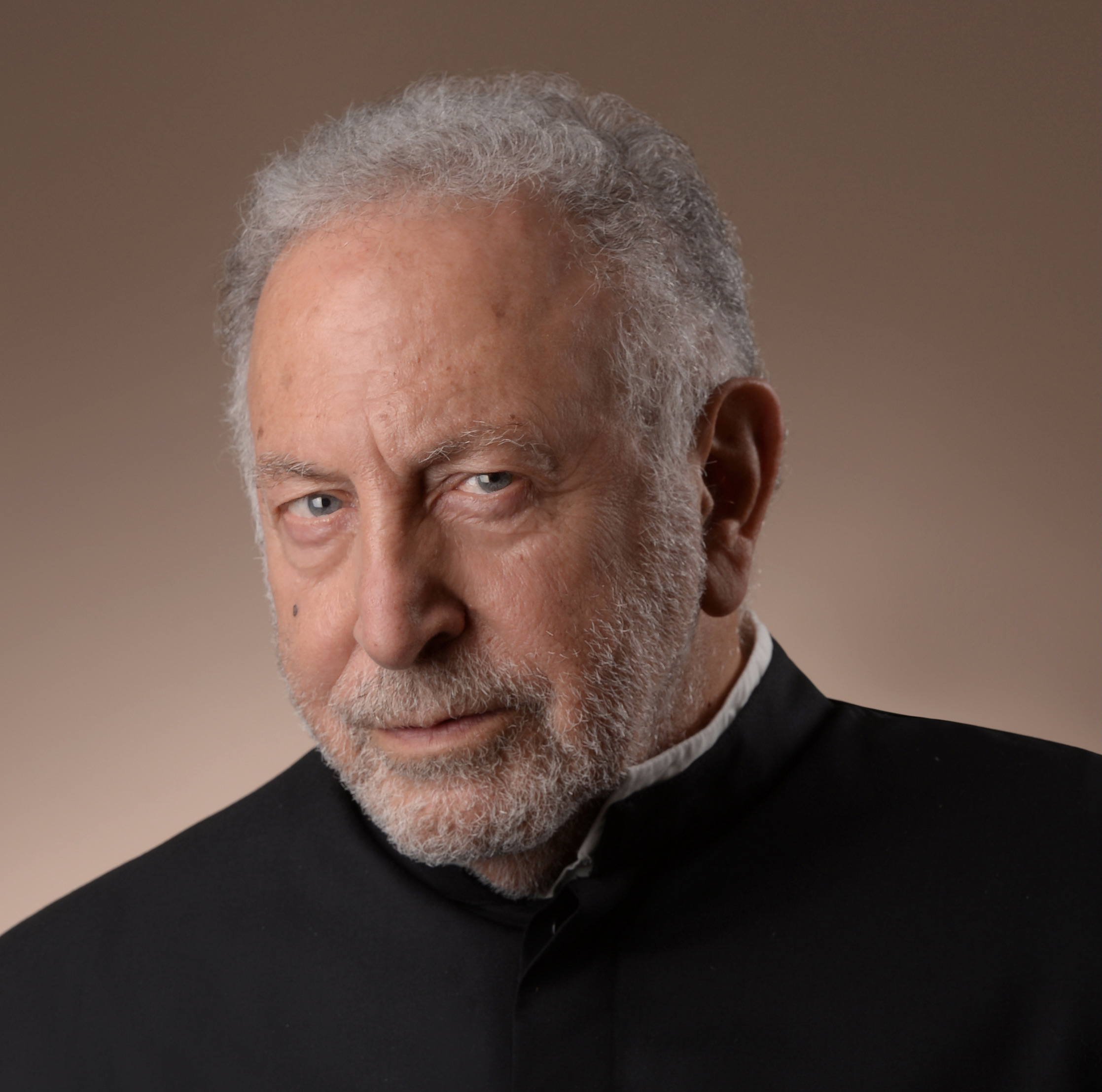 actor Makram Khoury large photo