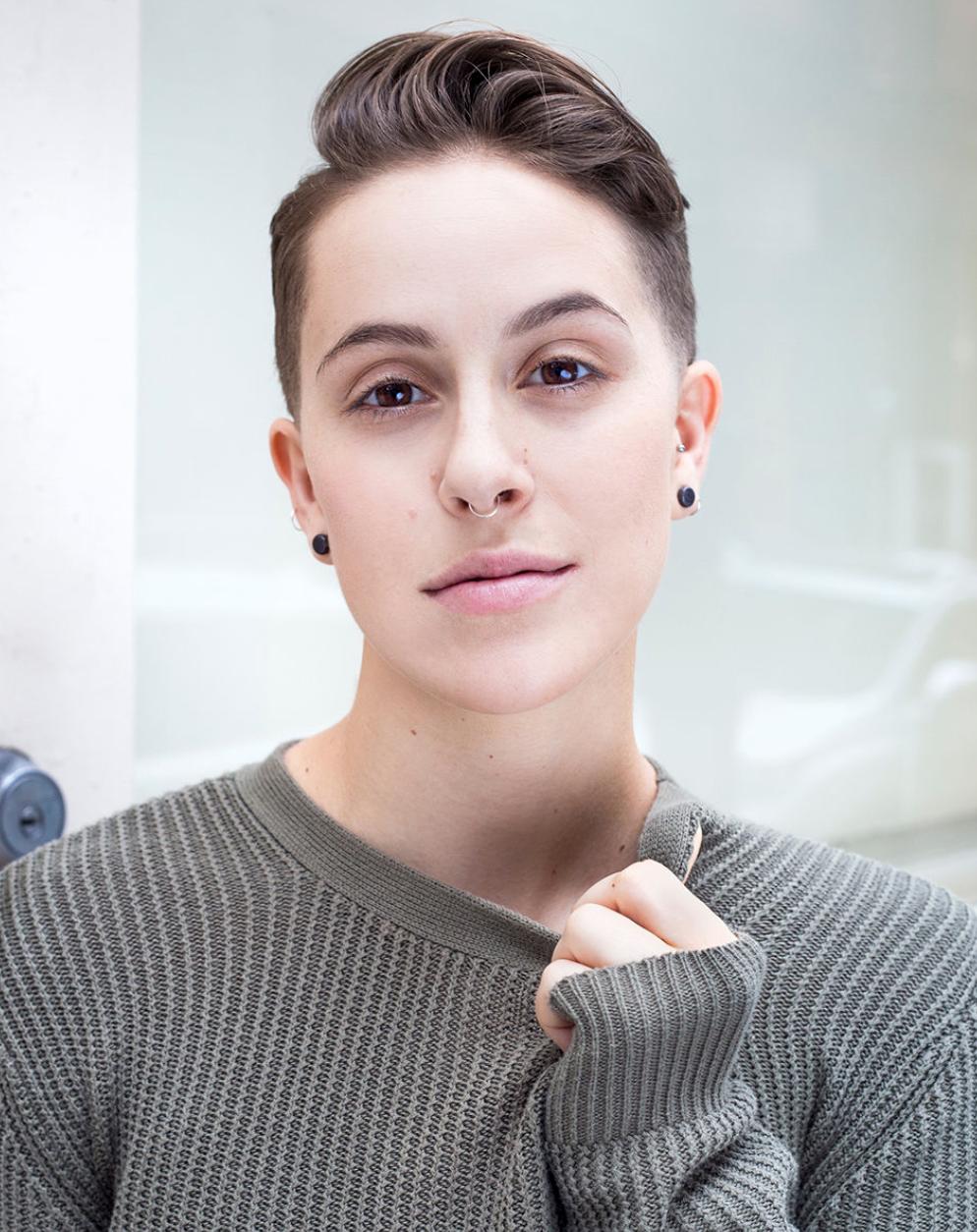 actor Iris Menas large photo