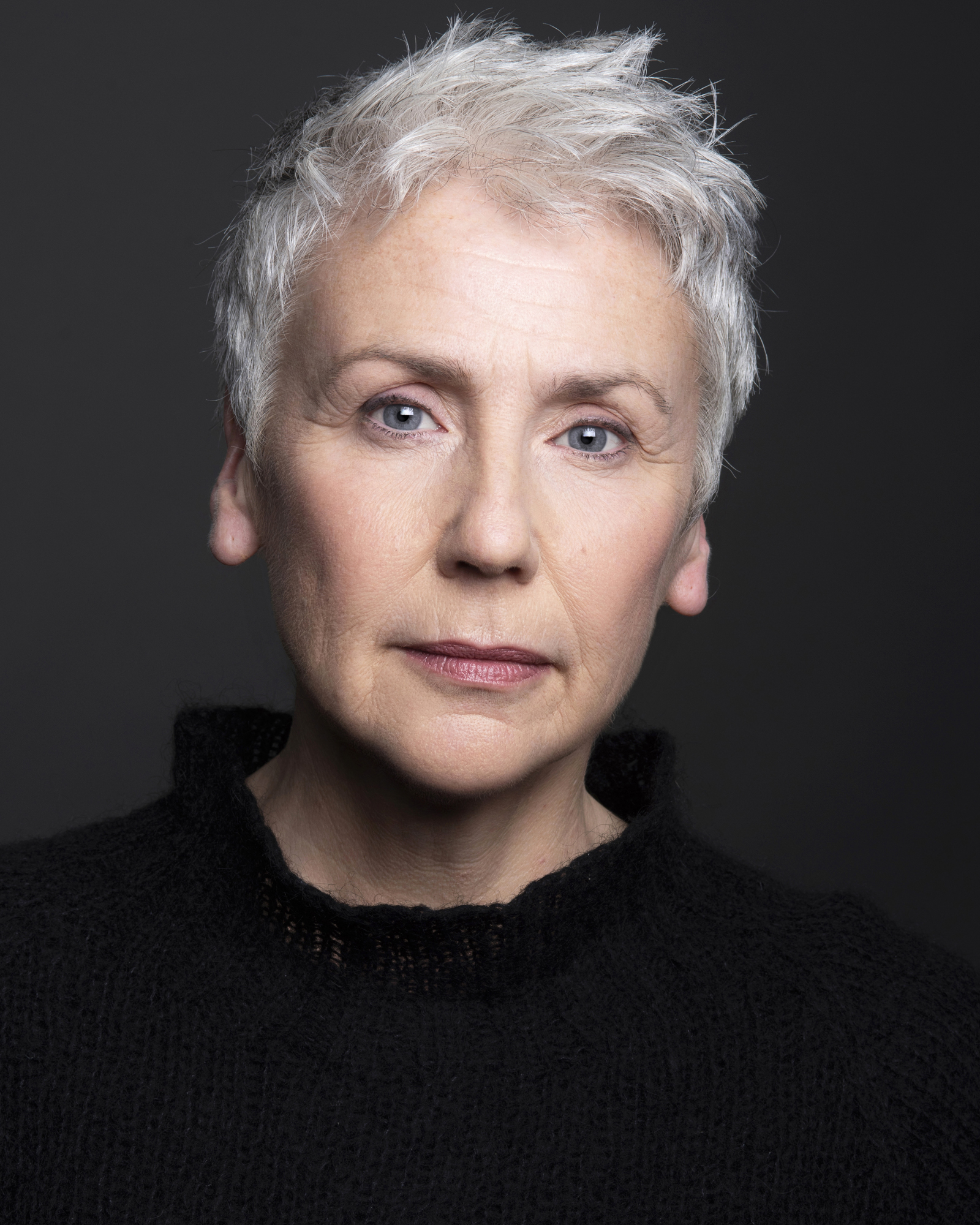 actor Sarah Beckett large photo