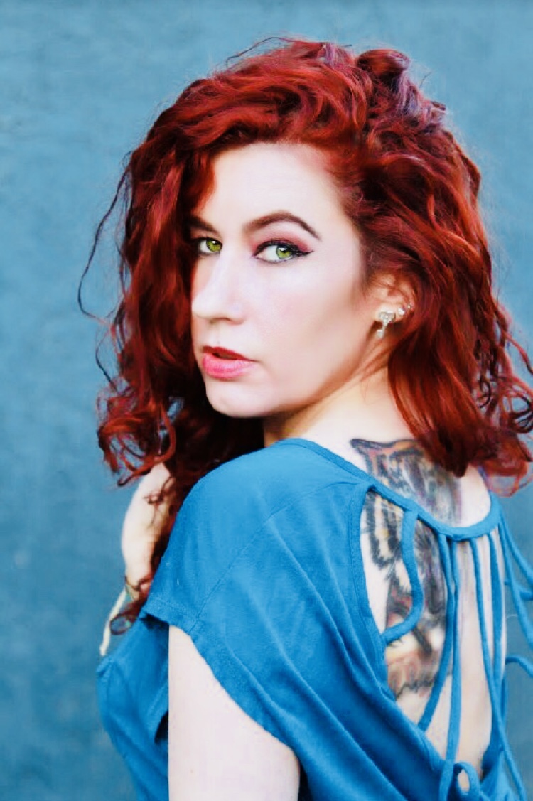 actor Victoria De Mare large photo