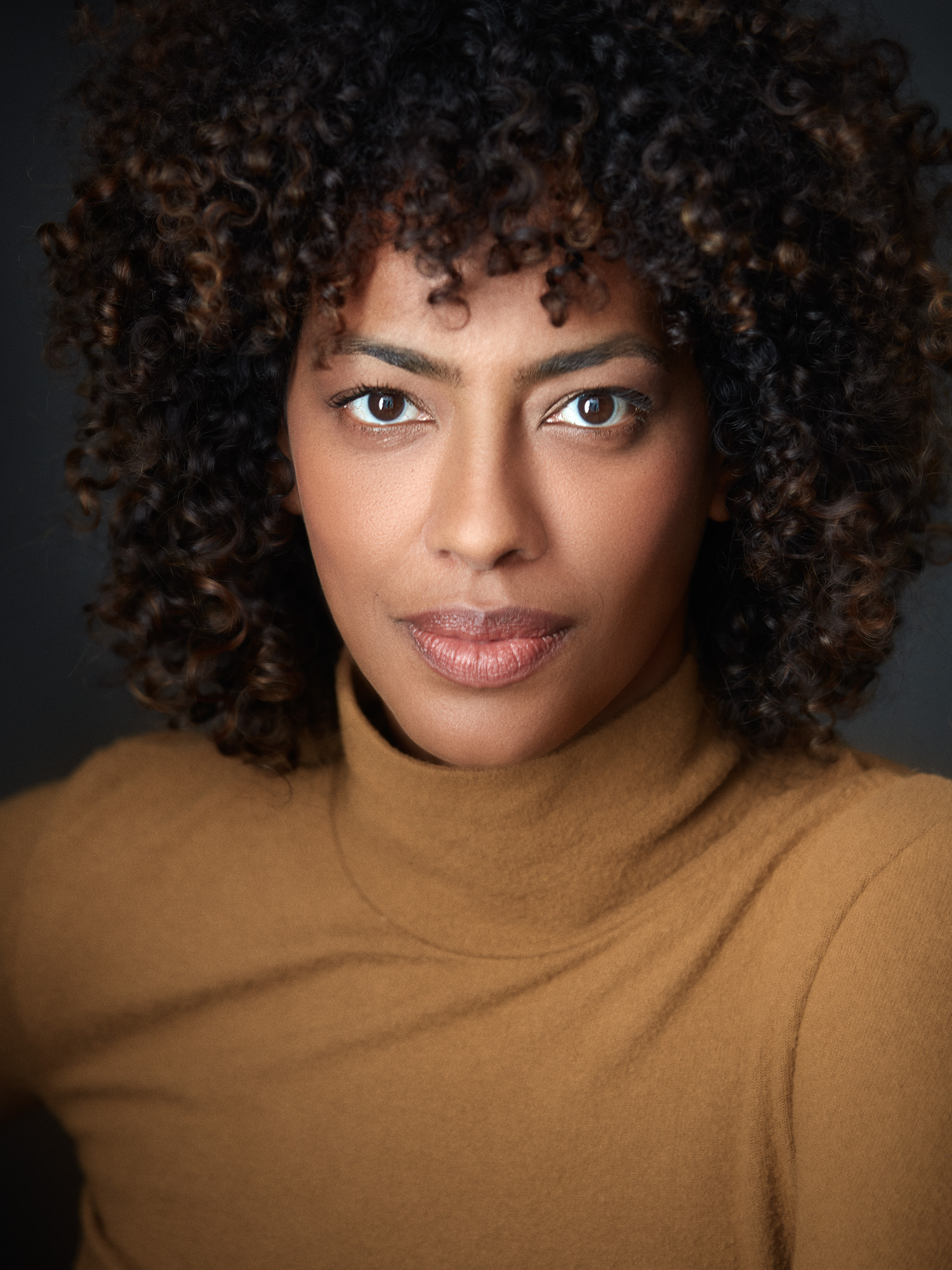 actor Eliza Matengu large photo