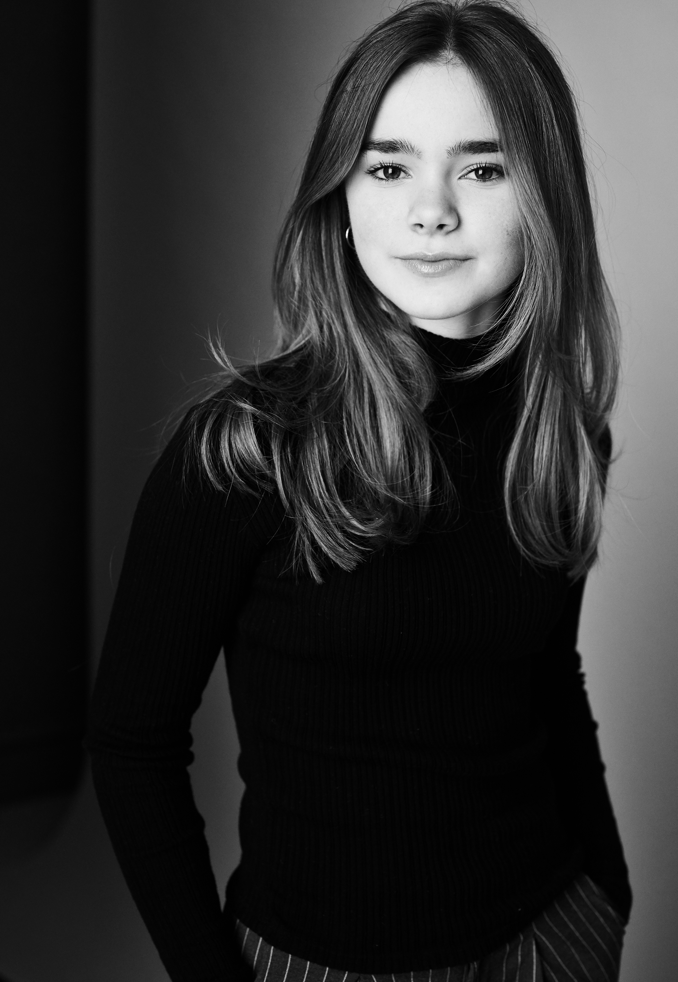 actor Isabella Sermon large photo