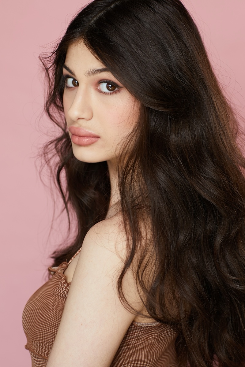 actor Sophie Giannamore large photo