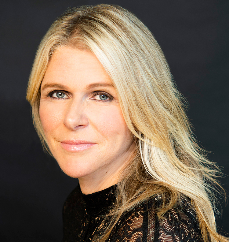 actor Kim DeLonghi large photo