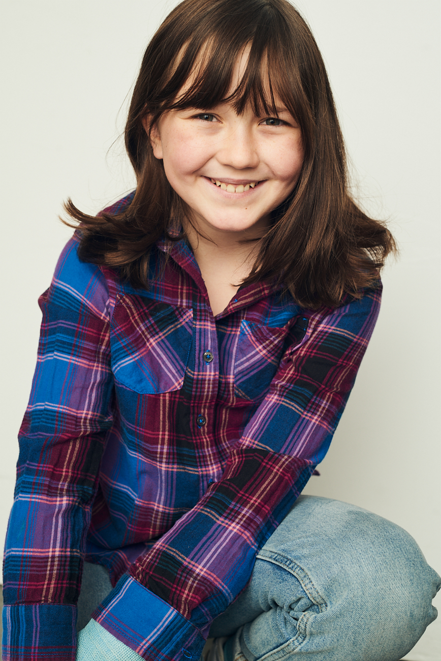 actor Lola Bauer large photo