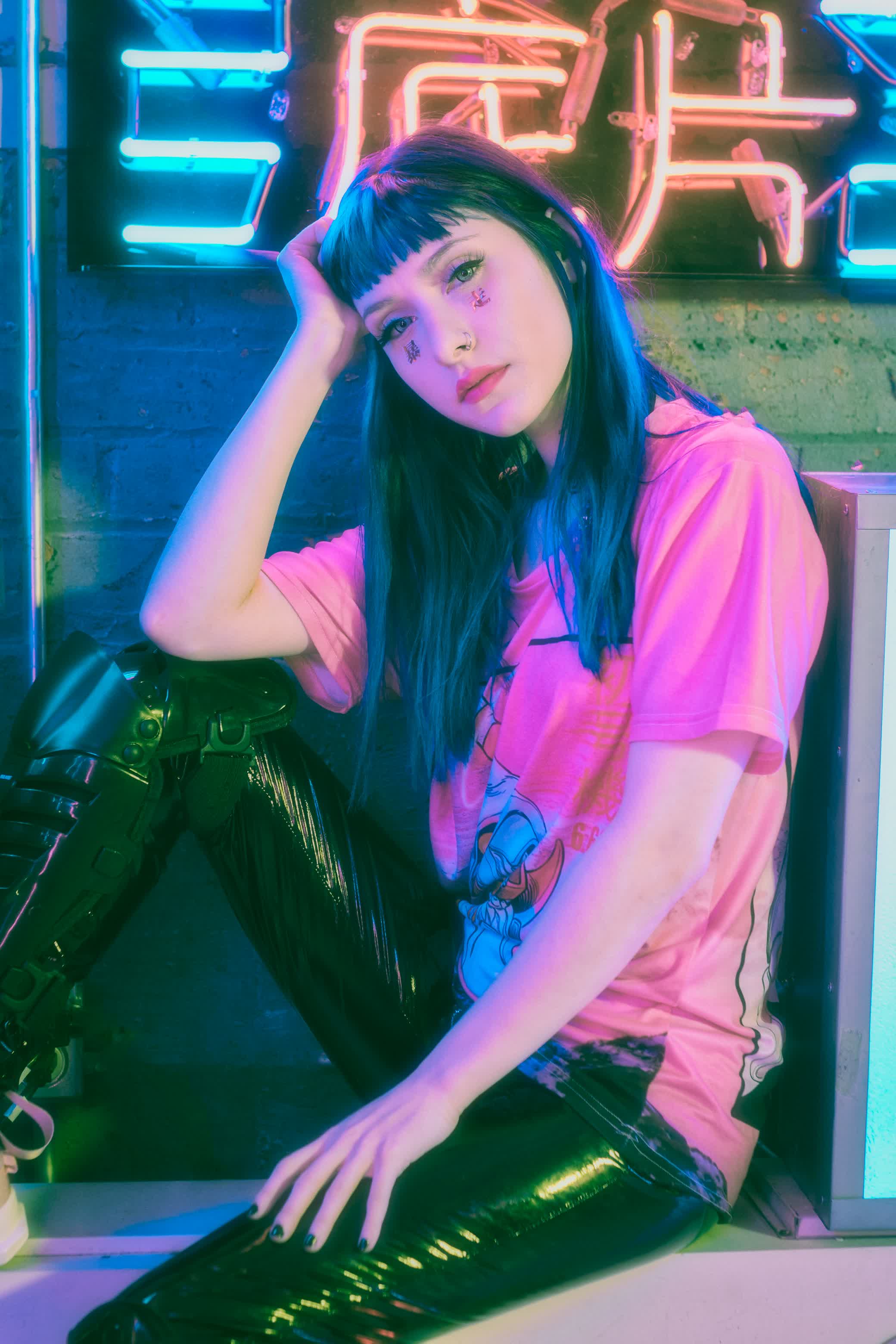 actor Lovina Yavari large photo