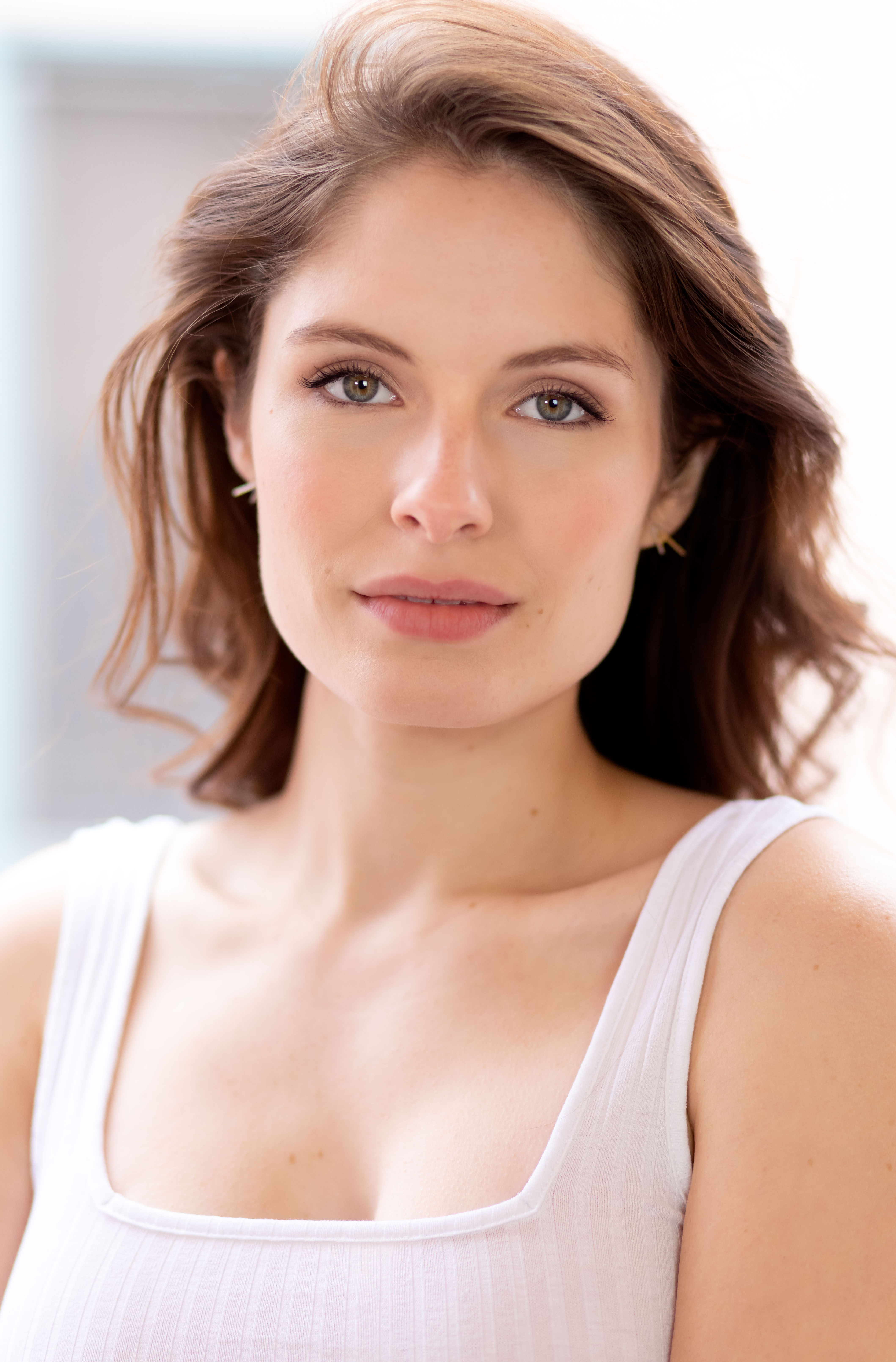 actor Olivia Grace Applegate large photo