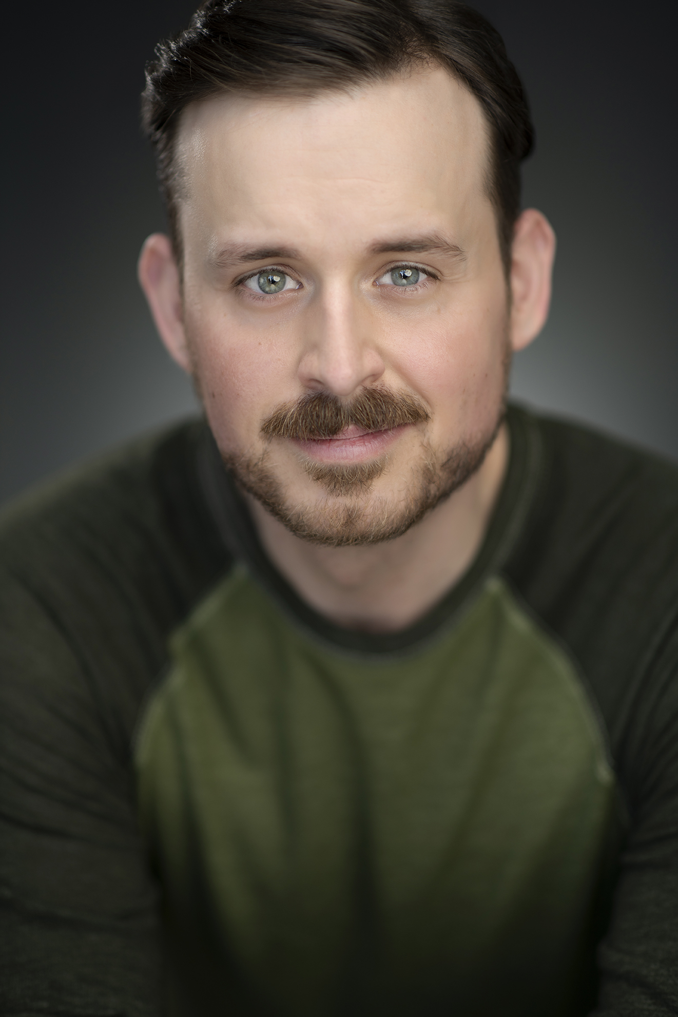 actor Erik Gow large photo actor Erik Gow large photo