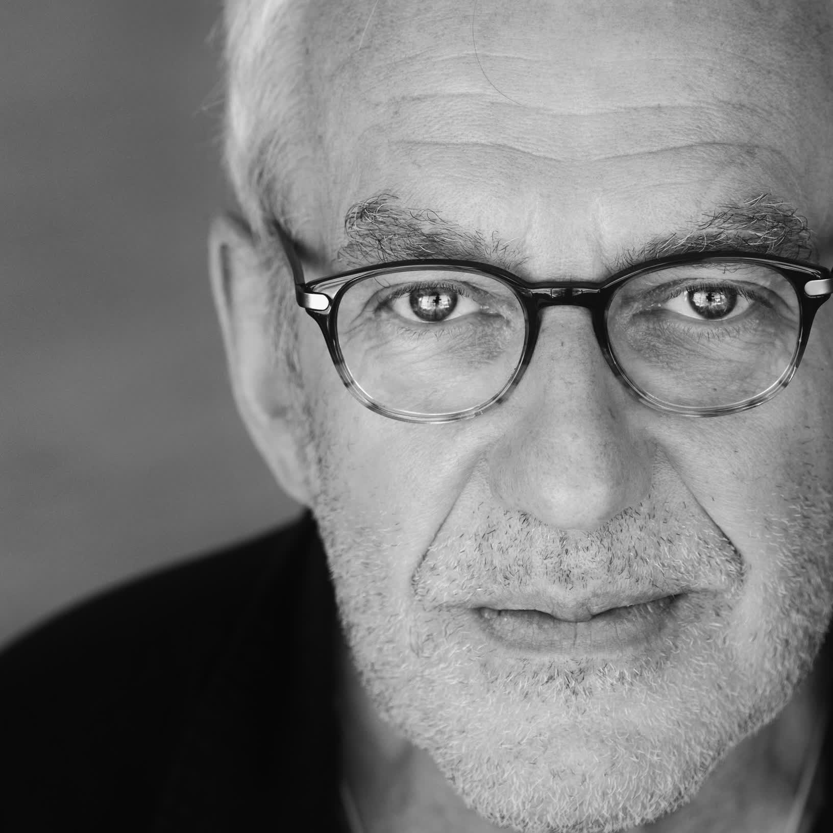 actor Lars Väringer large photo