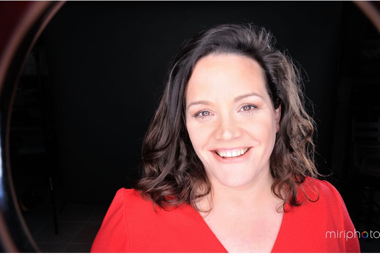 actor Sara Jones large photo