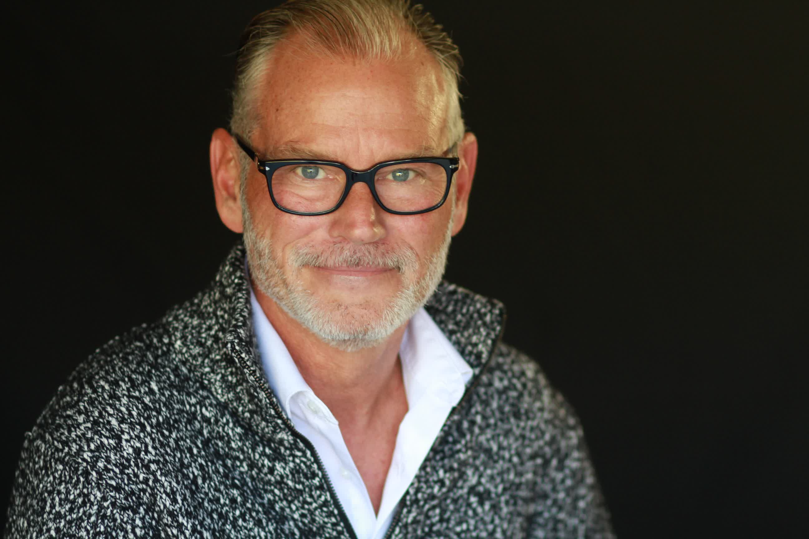 actor Stephen Brown large photo