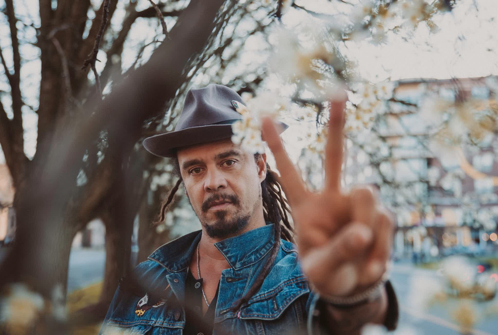 actor Michael Franti large photo
