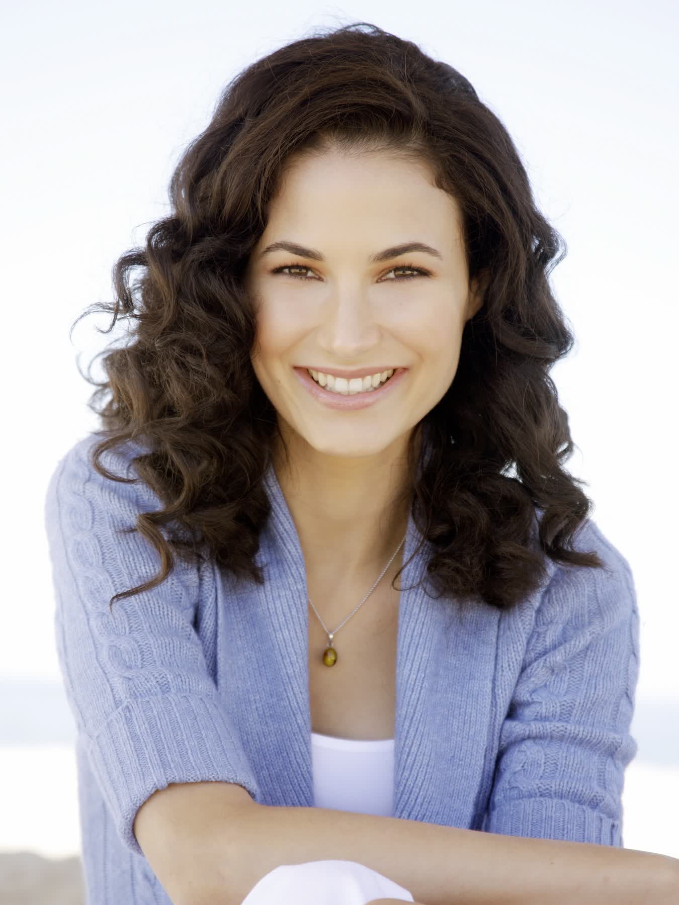 actor Amber Rivera large photo