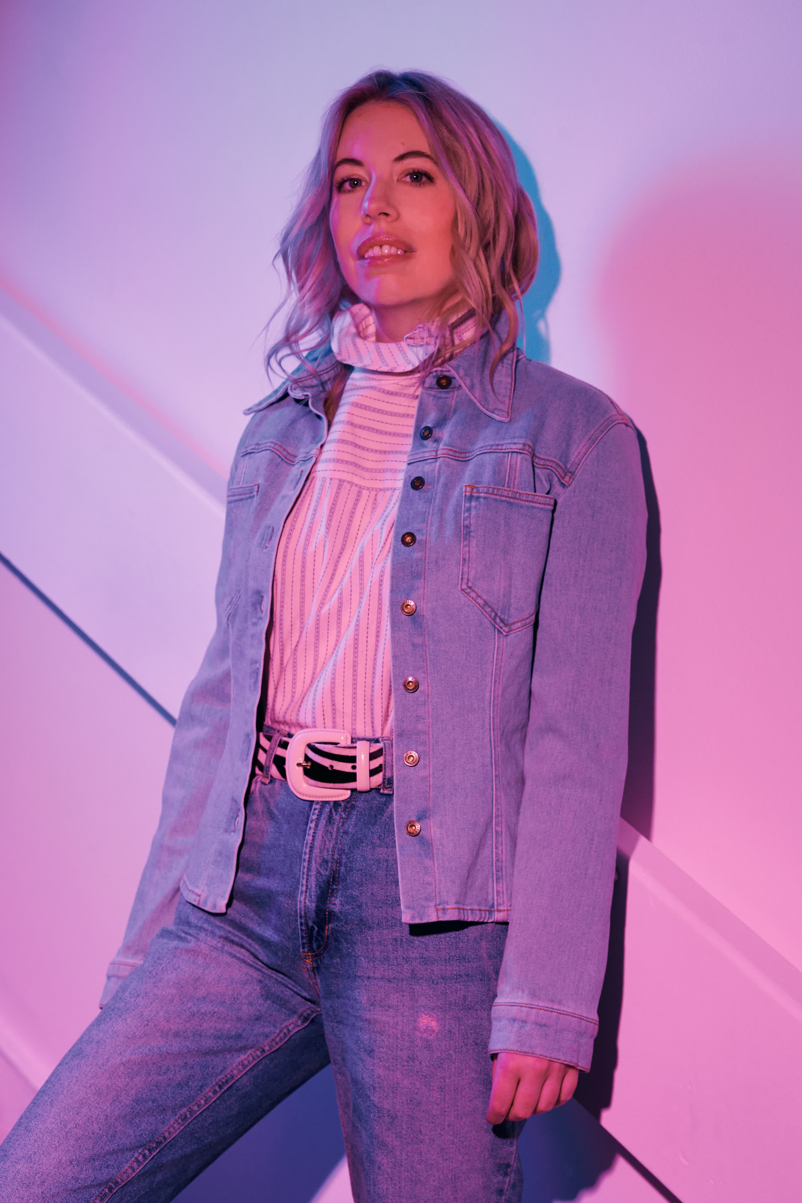 actor Lauren McGibbon large photo