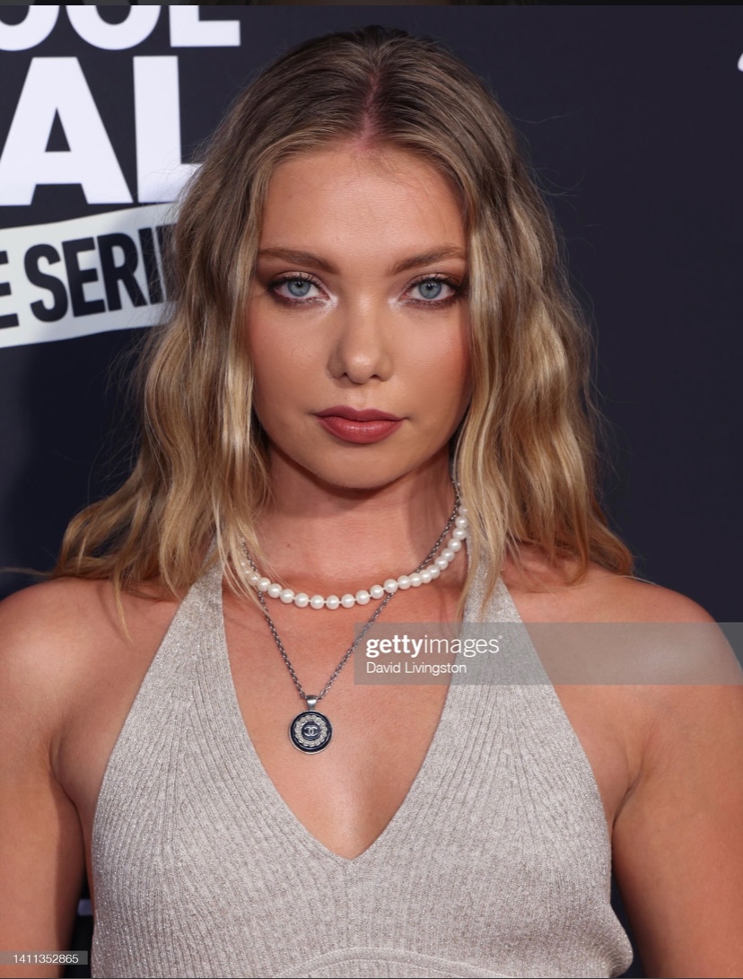 actor Emilia McCarthy large photo