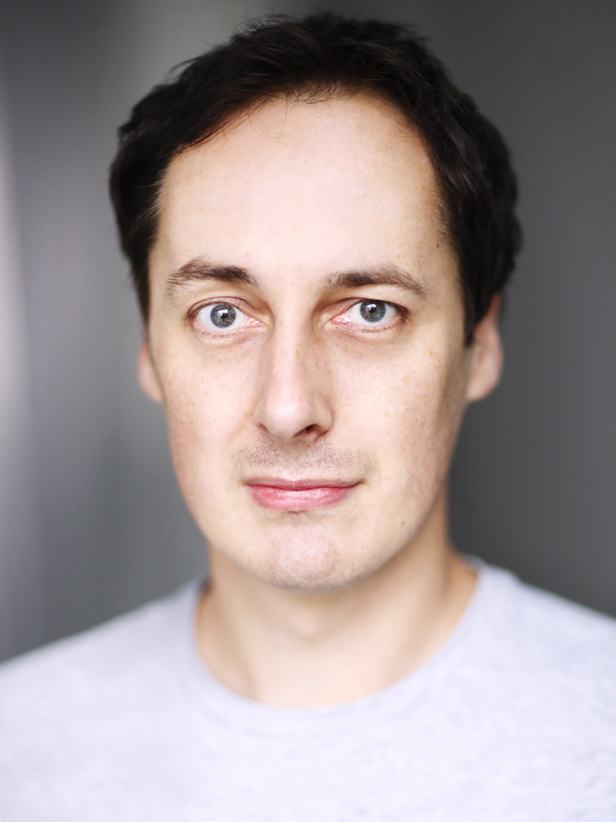 actor Tom Bell large photo