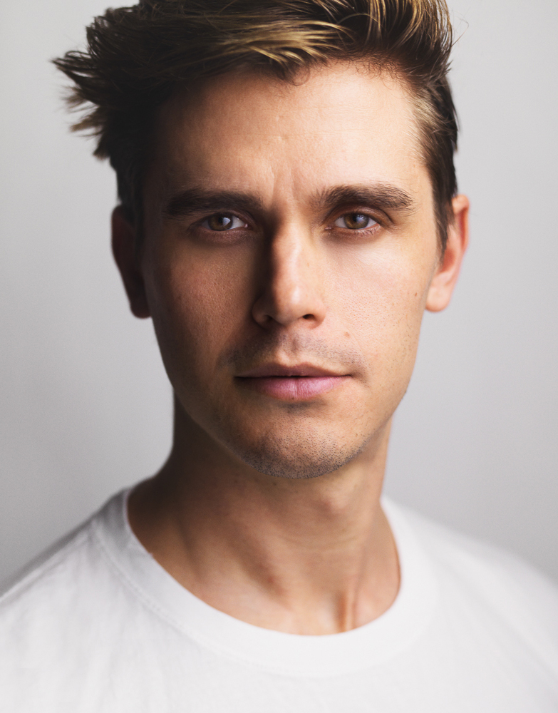 actor Antoni Porowski large photo