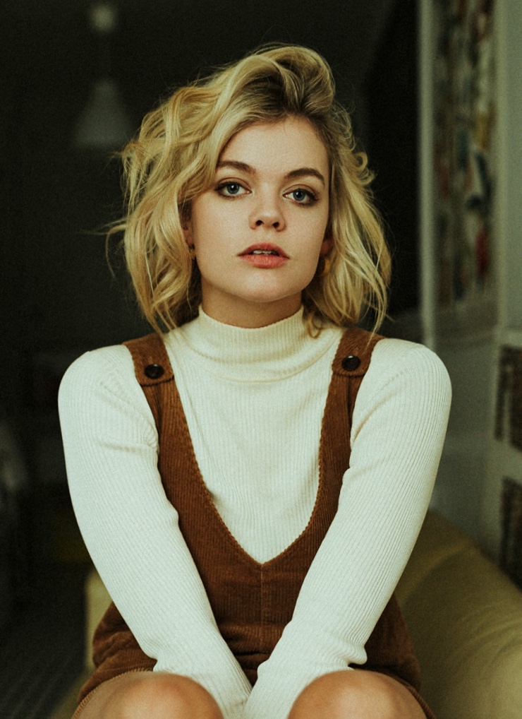 actor Georgia Bradner large photo