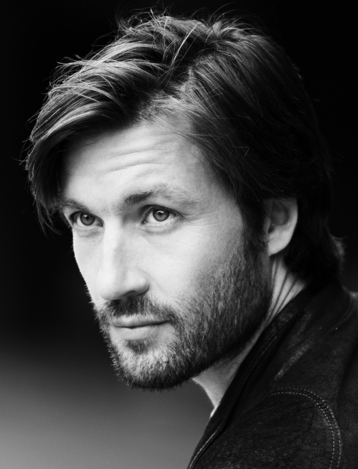 actor Liam McMahon large photo