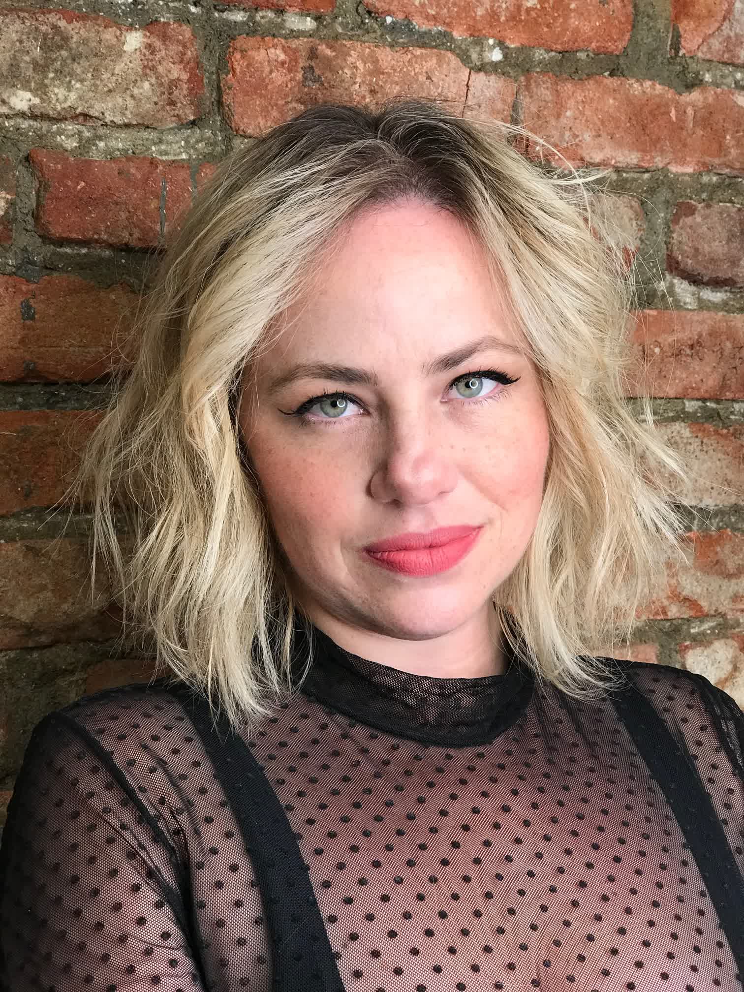 actor Karine Teles large photo