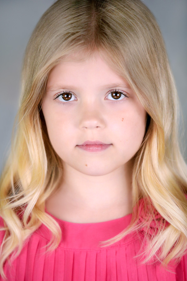 actor Lillie Fink large photo