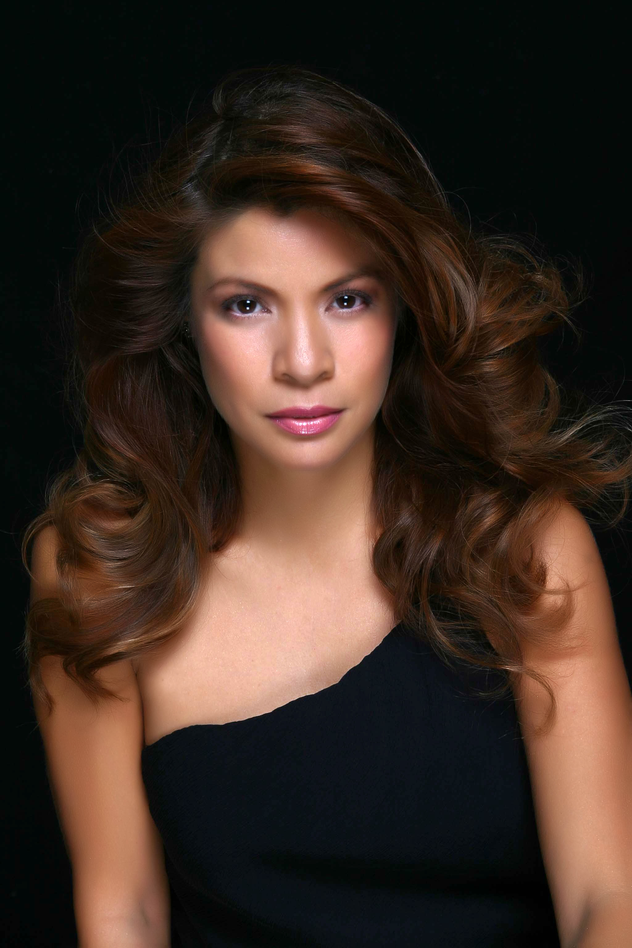 actor Pinky Amador large photo