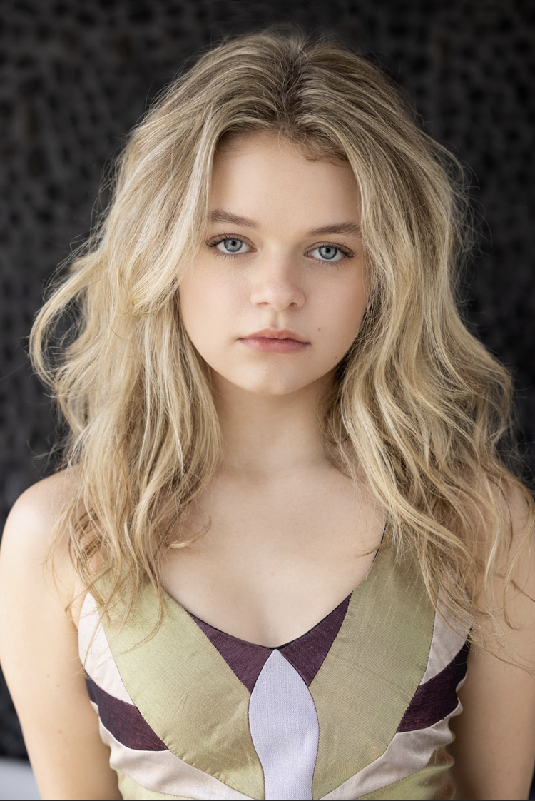 actor Kylie Rogers large photo