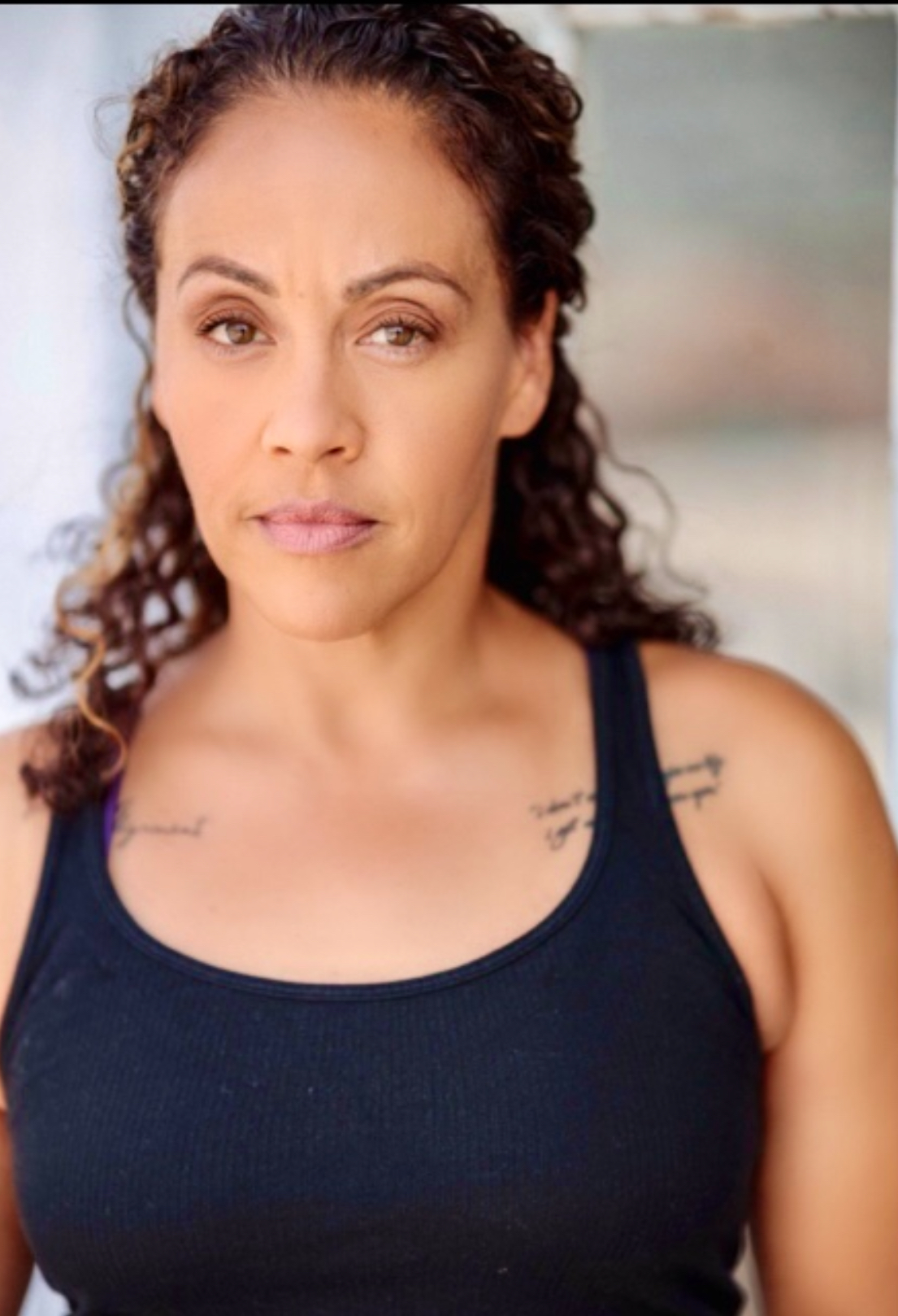 actor Erika Ringor large photo