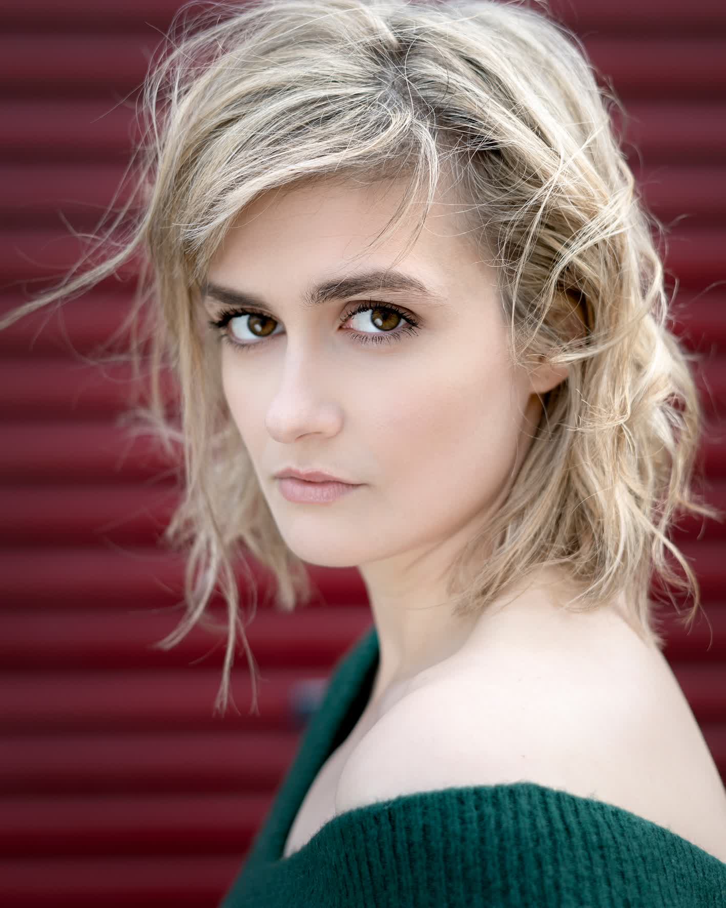 actor Amy Hughes large photo