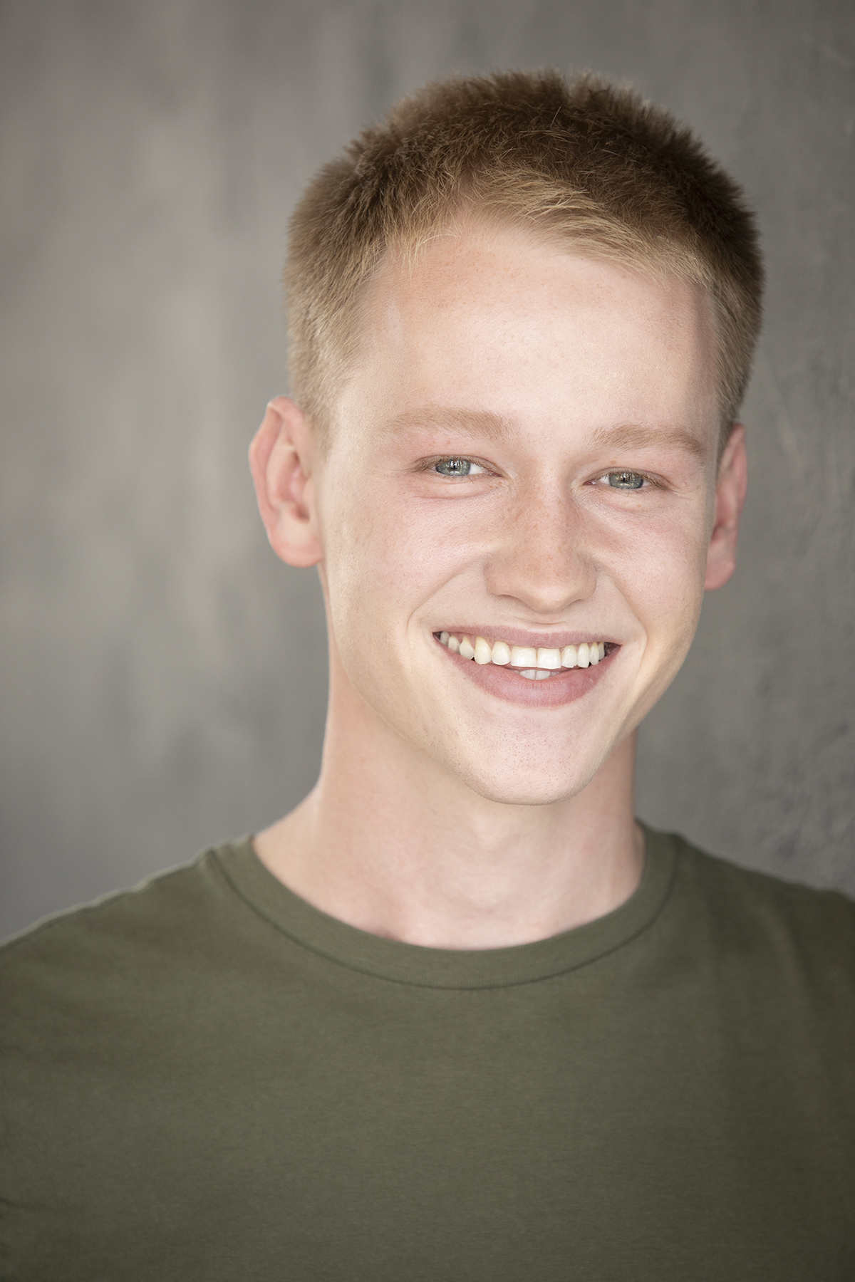 actor Dustin Ryder Jones large photo