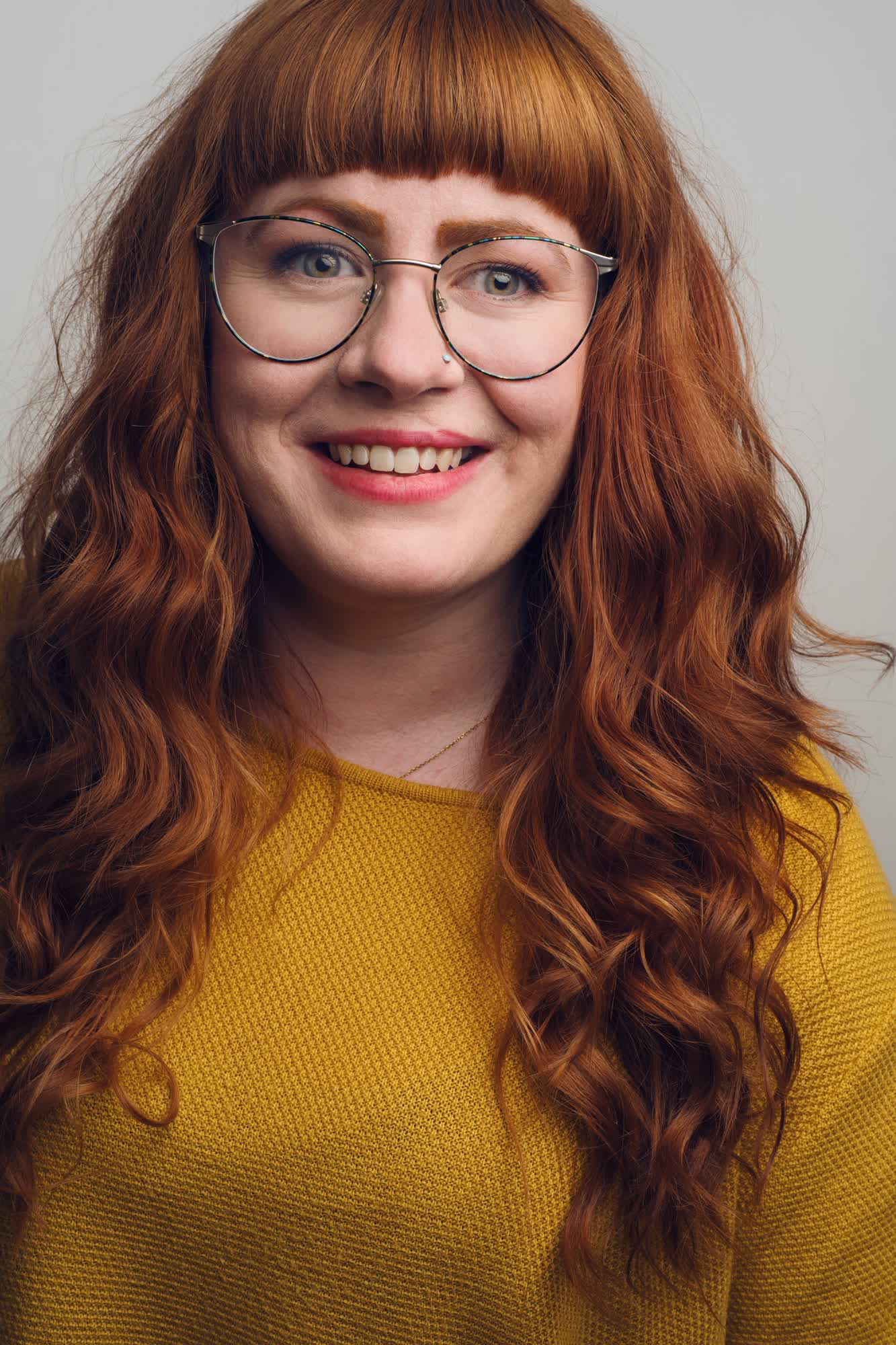 actor Nuala McGowan large photo