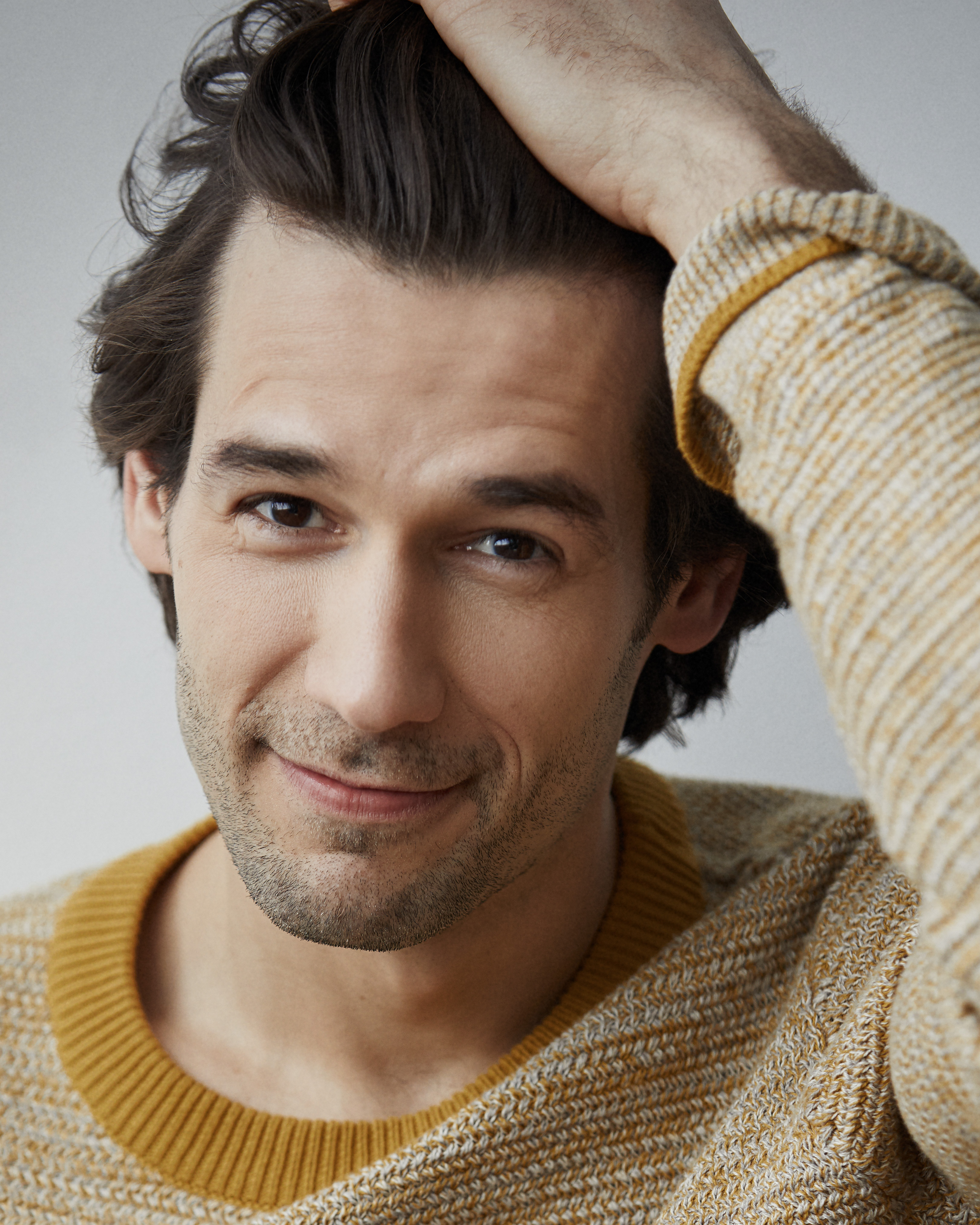 actor John Behlmann large photo