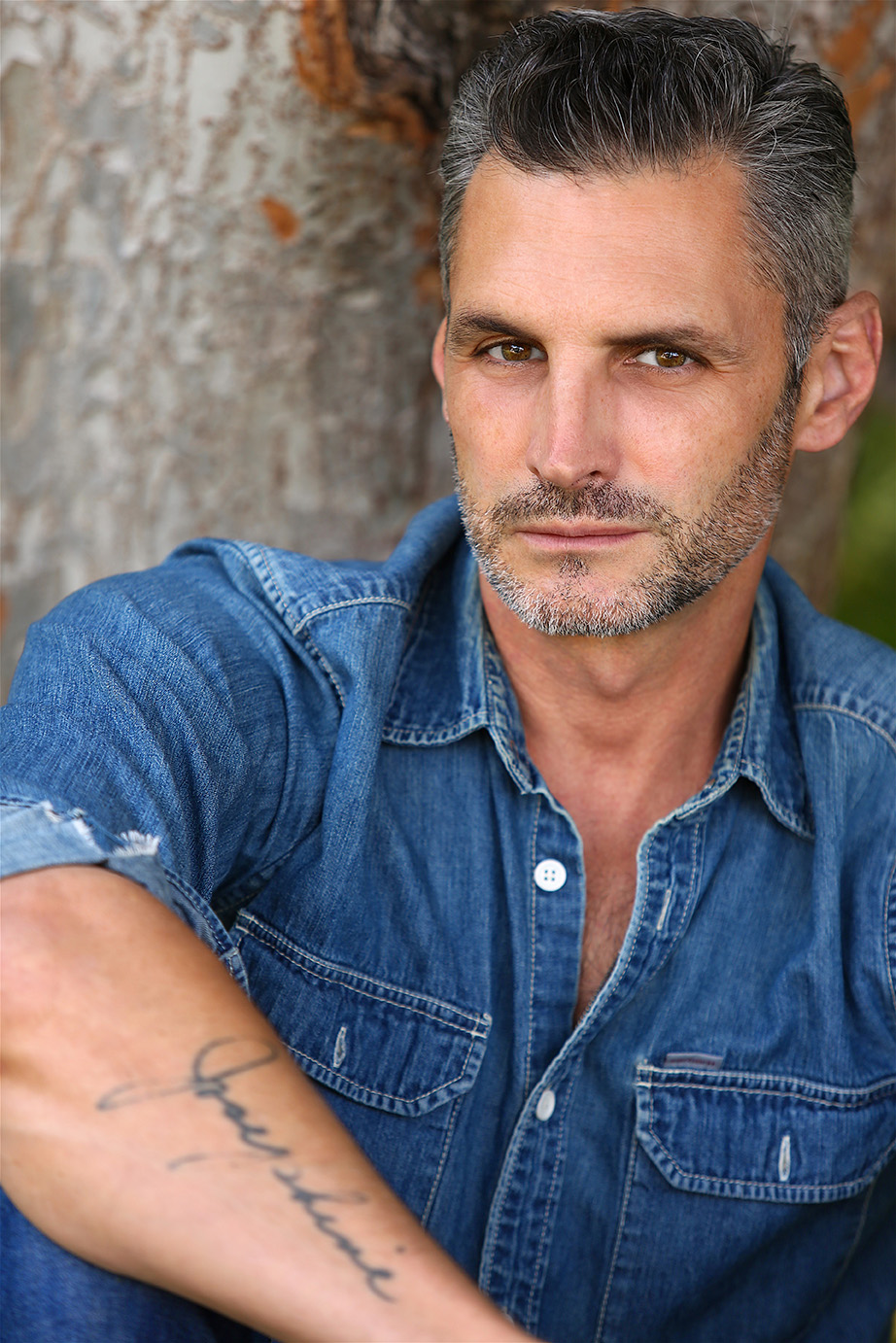 actor Johnny Santiago large photo