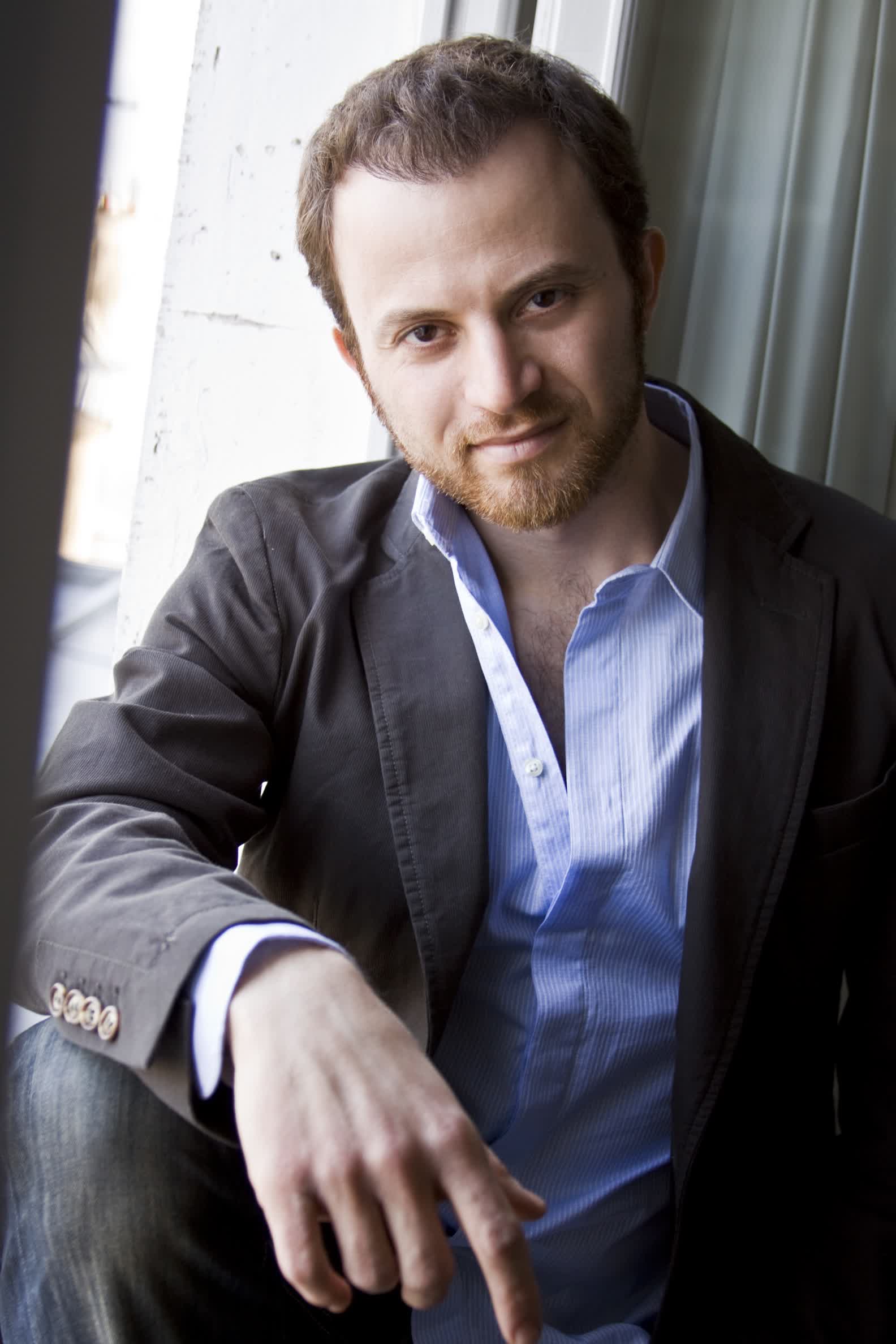 actor Sami Metwasi large photo