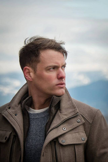 actor Lincoln Bevers large photo