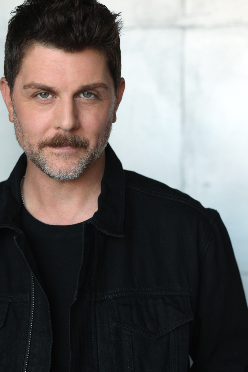 actor Johnny Dowers large photo