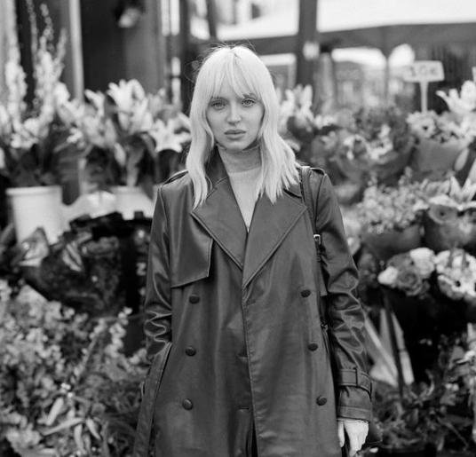 actor Karina Kolokolchykova large photo