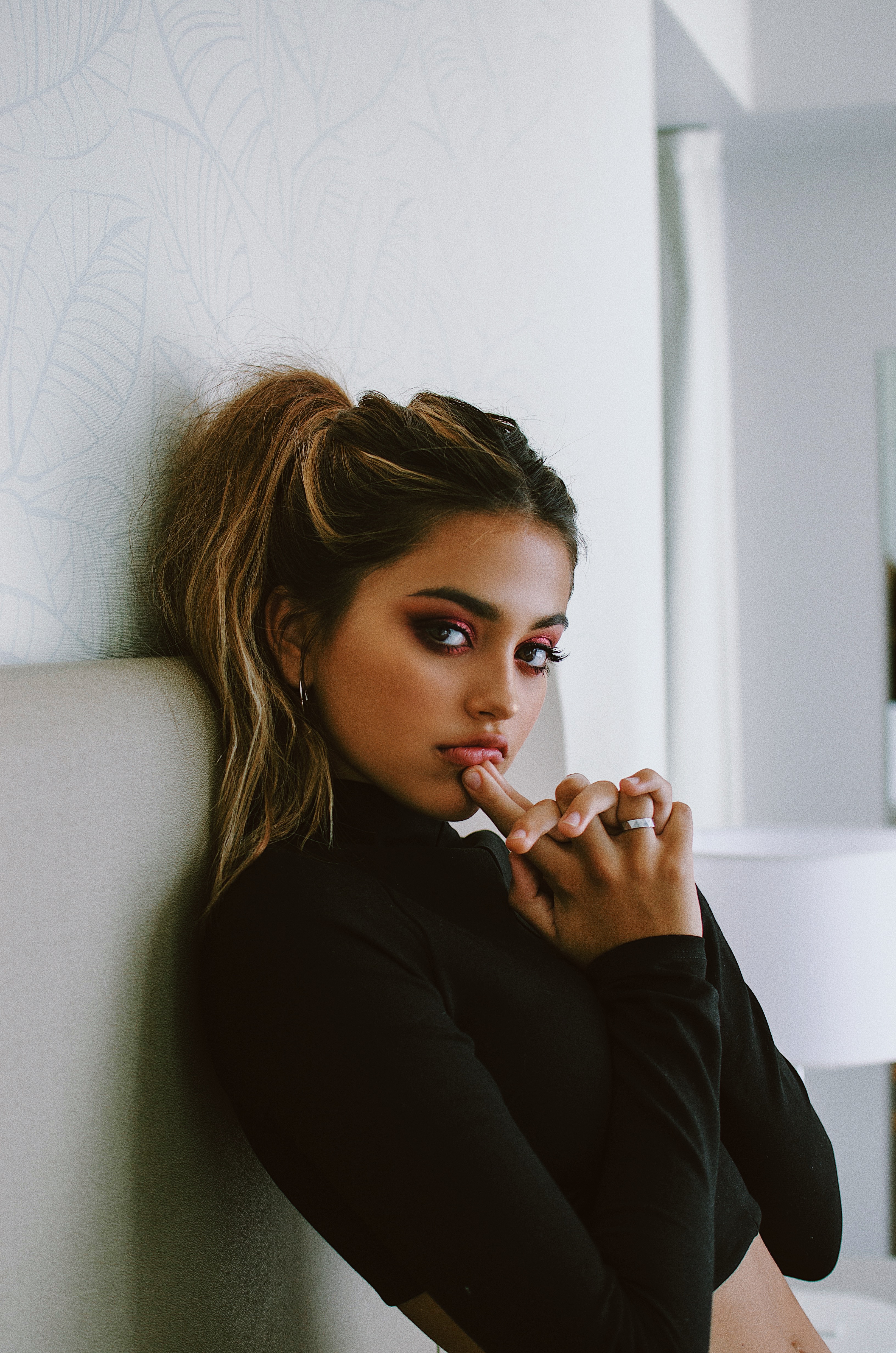 actor Maia Reficco large photo