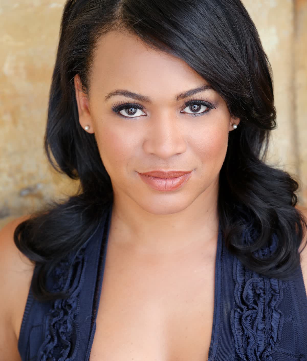 actor Valarie Rae Miller large photo