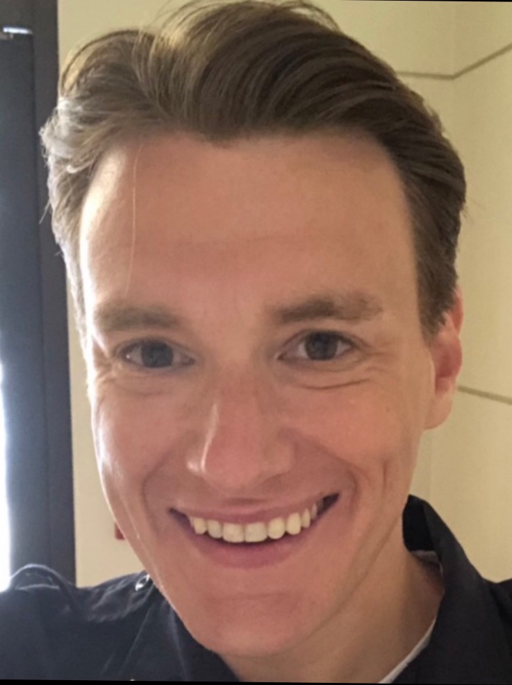 actor Mike Devine large photo