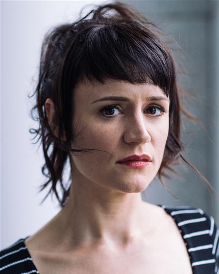 actor Nadine Lewington large photo