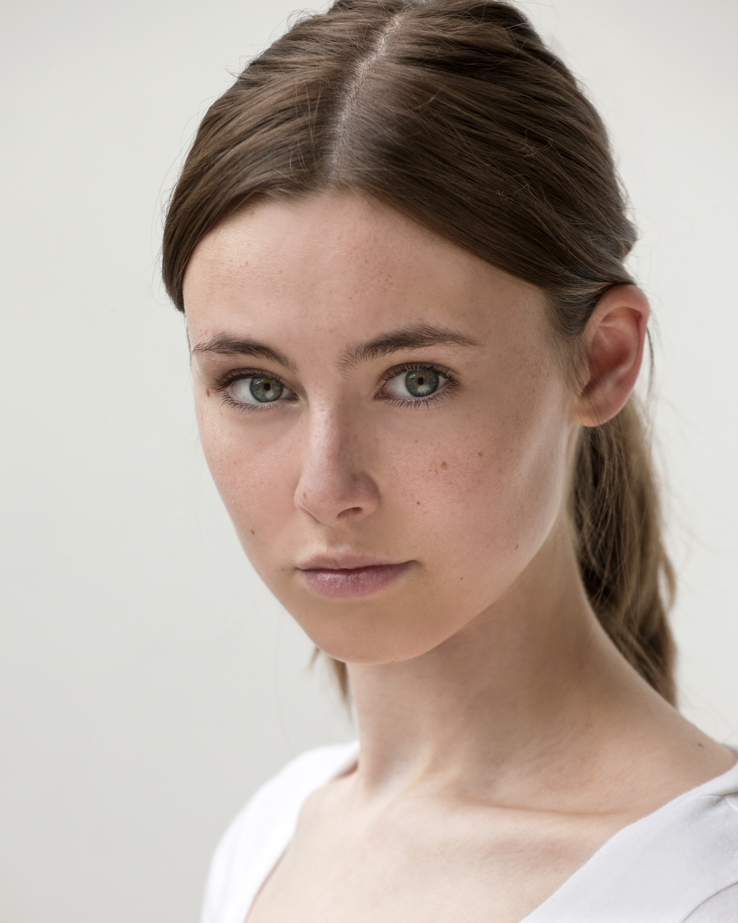 actor Amelia Crouch large photo