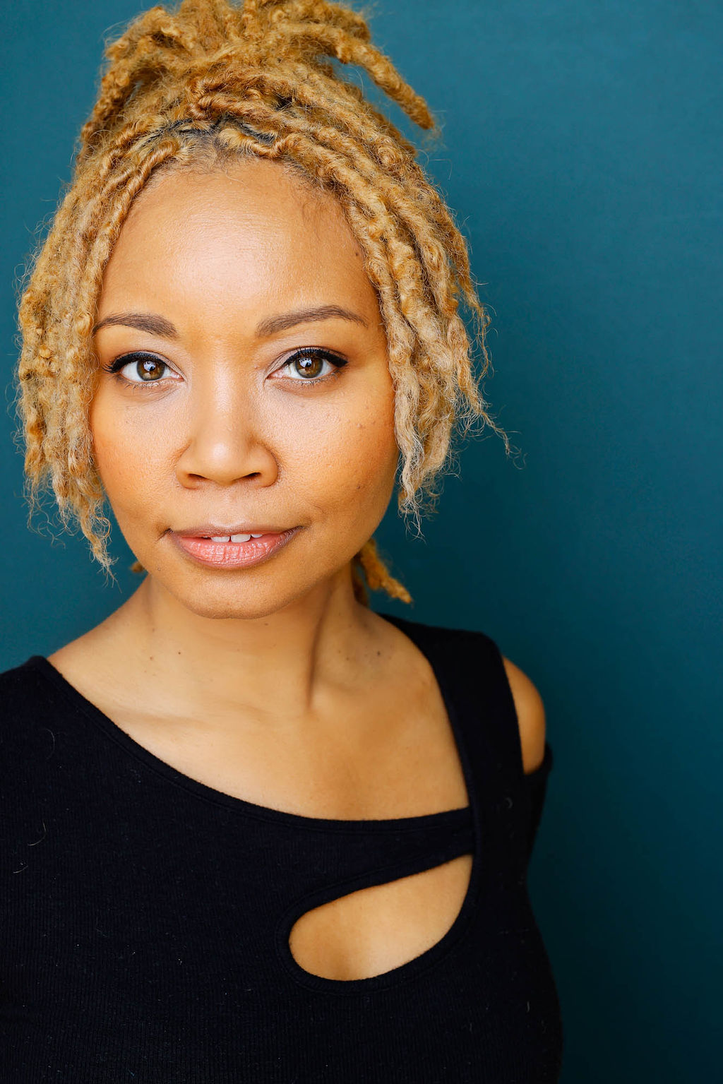 actor Aliza Pearl large photo