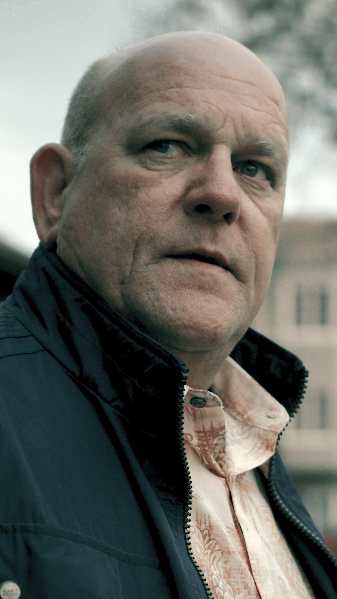 actor Ron Kaell large photo