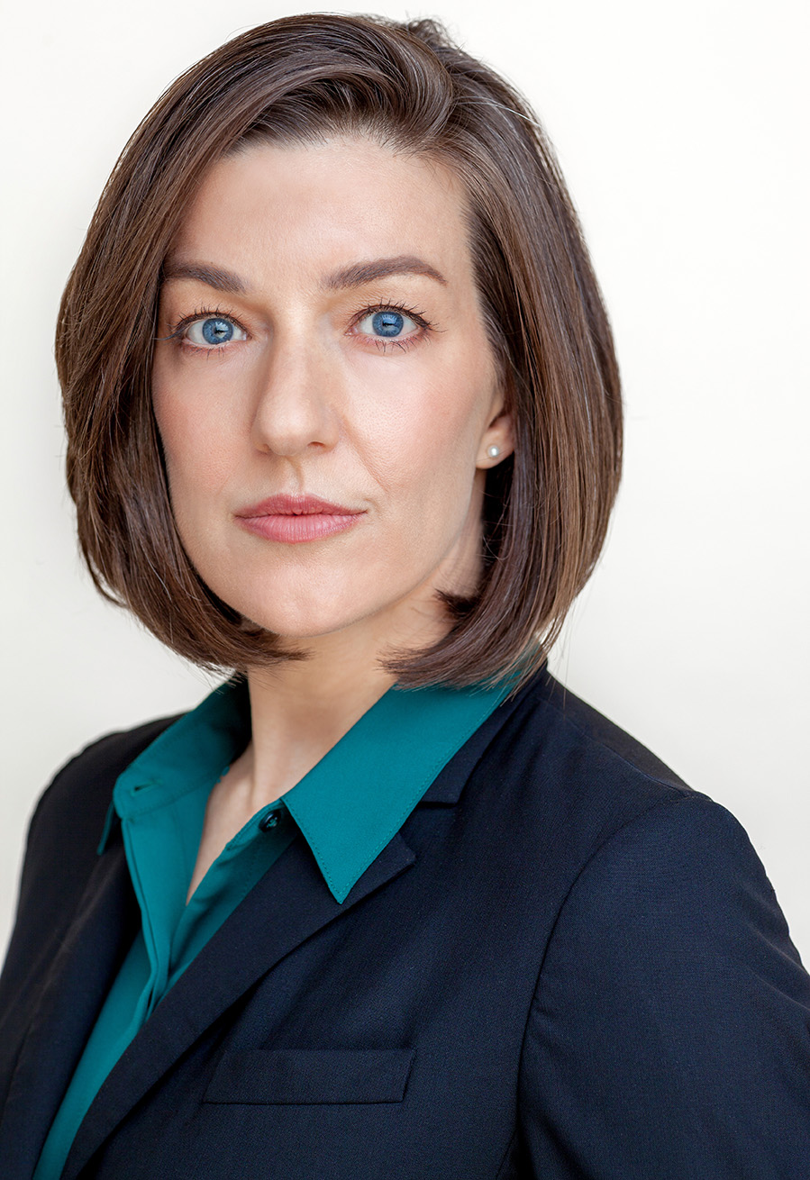 actor Erin Coker large photo